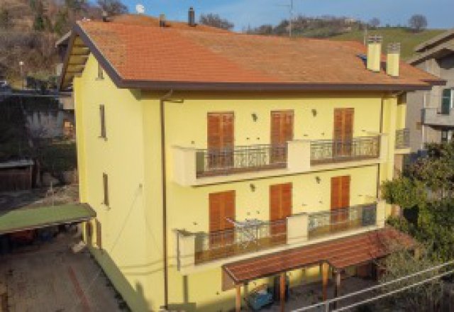 Casa con tre appartamenti vicino a Morciano di Romagna