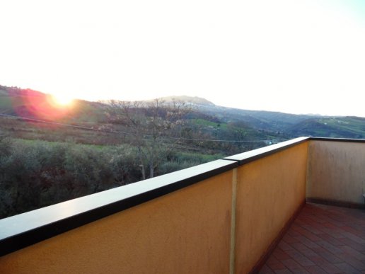 appartamento con splendida vista San Marino e ampio garage - 5
